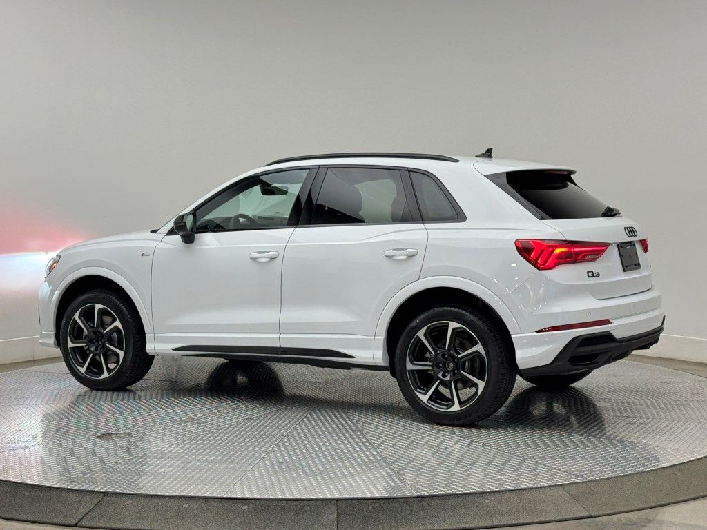 Vehicle image 10 of 42