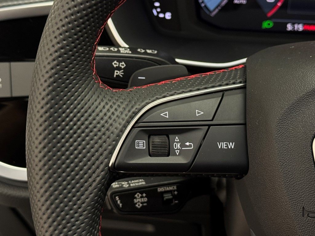 Vehicle image 37 of 42
