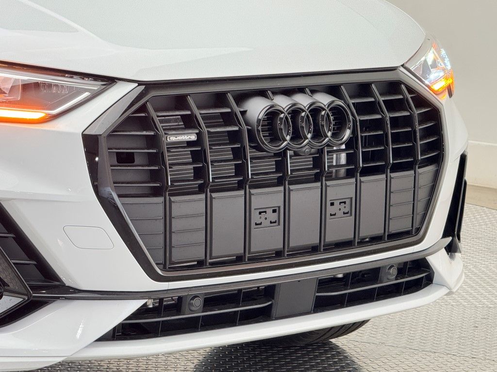 Vehicle image 14 of 42