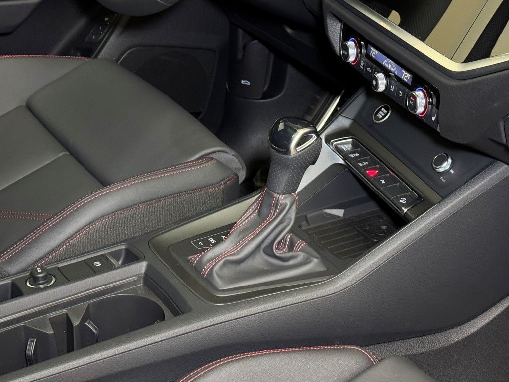 Vehicle image 18 of 42