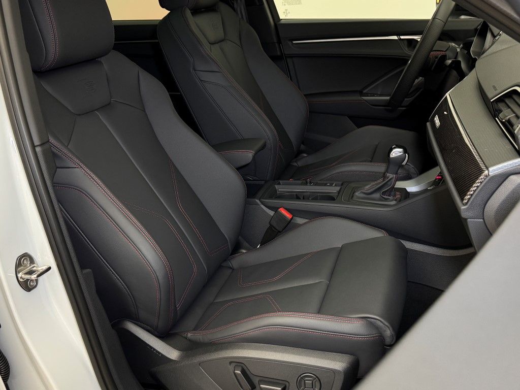 Vehicle image 20 of 42