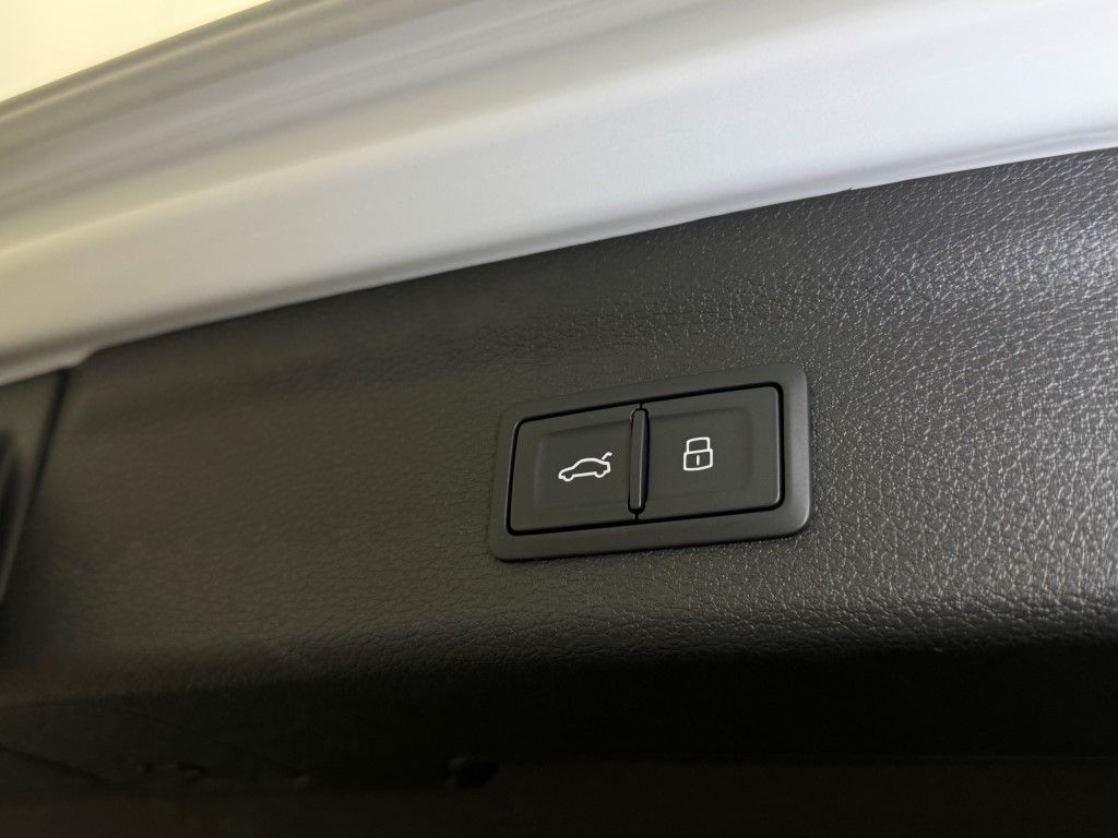 Vehicle image 23 of 42