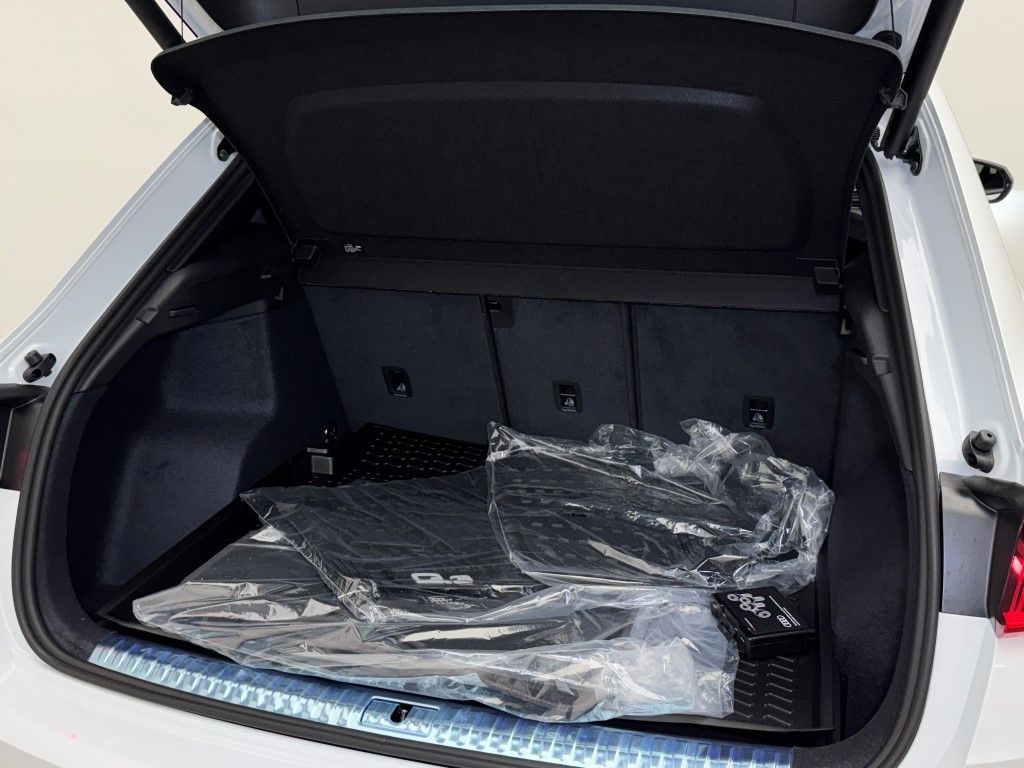 Vehicle image 21 of 42