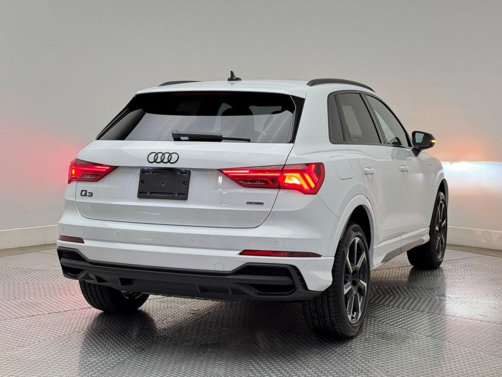 Vehicle image 11 of 42