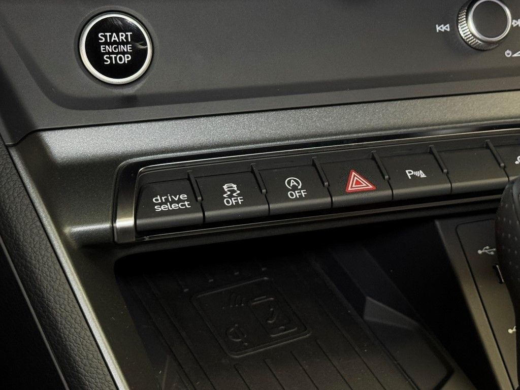 Vehicle image 29 of 42