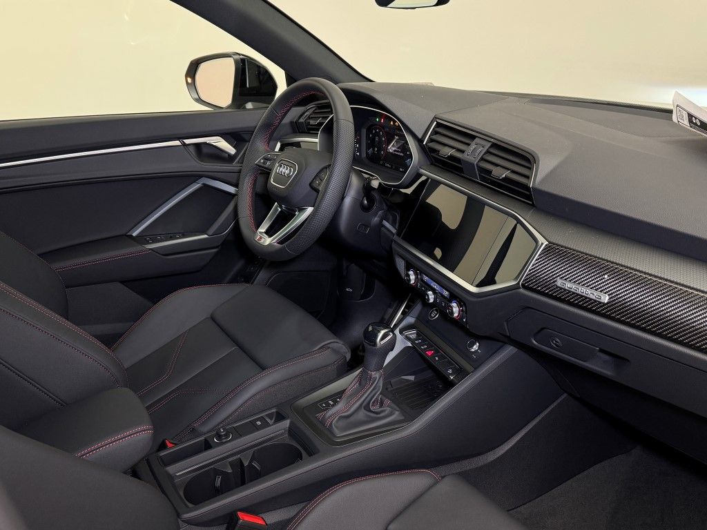 Vehicle image 17 of 42