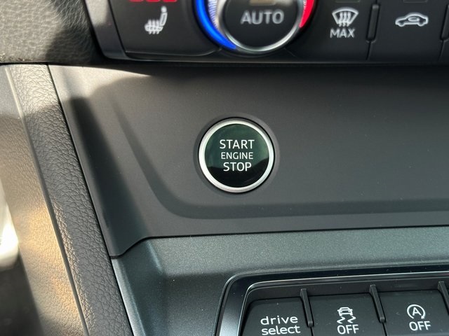 Vehicle image 24 of 28