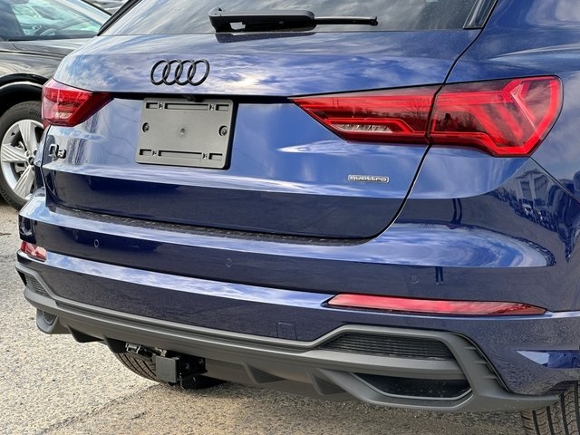 Vehicle image 7 of 28
