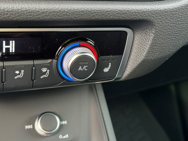 Vehicle image 23 of 28