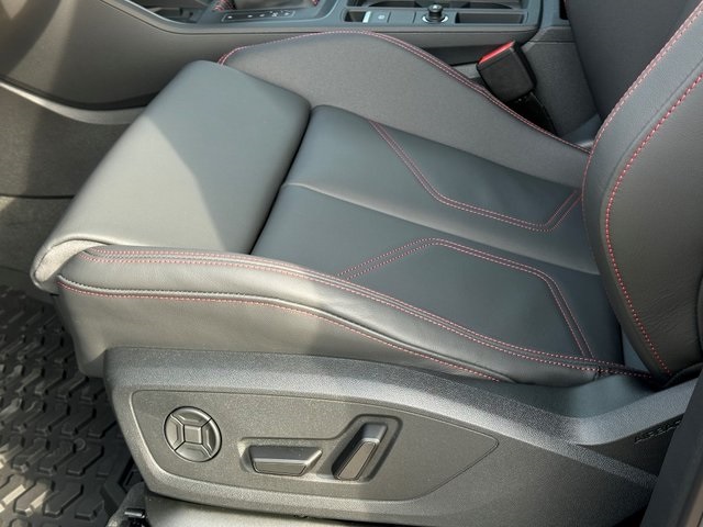 Vehicle image 18 of 28