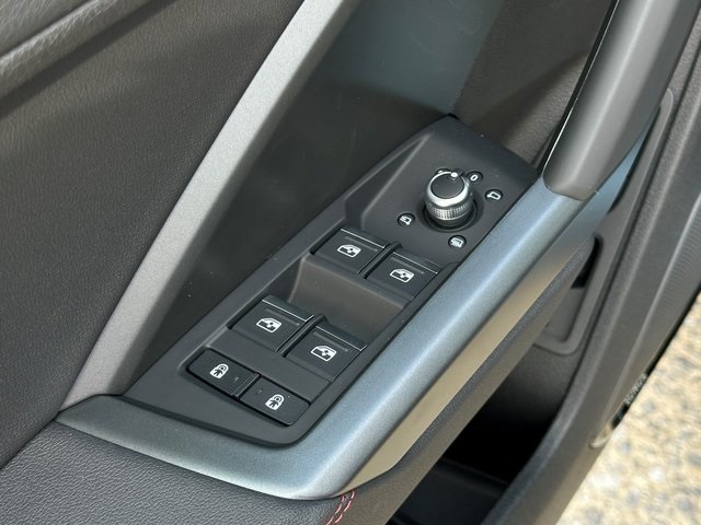 Vehicle image 16 of 28