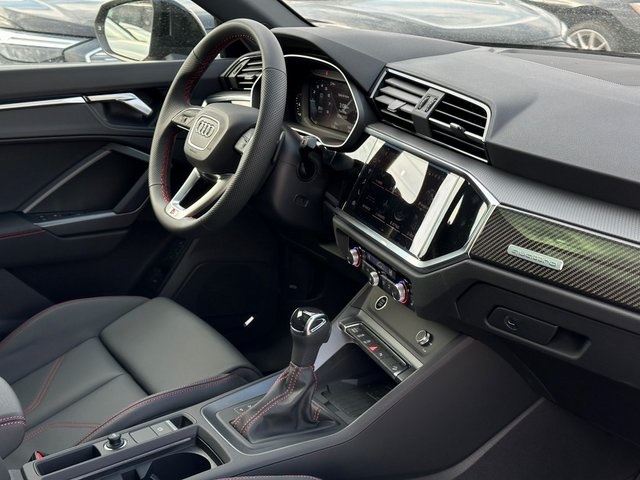 Vehicle image 10 of 28