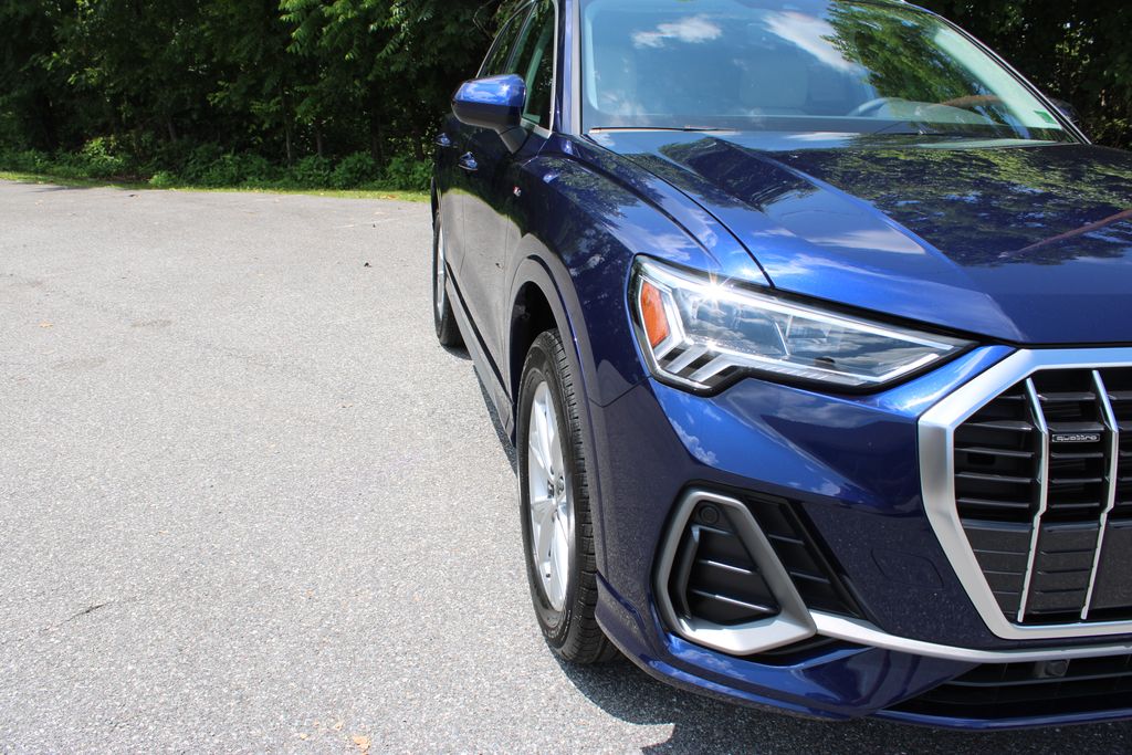 Vehicle image 4 of 54