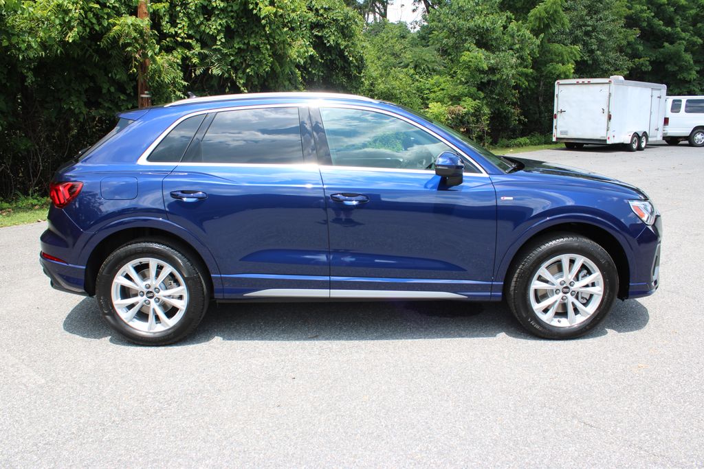 Vehicle image 7 of 54