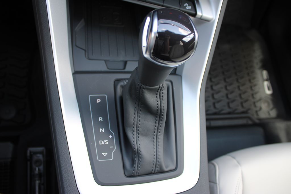 Vehicle image 38 of 54