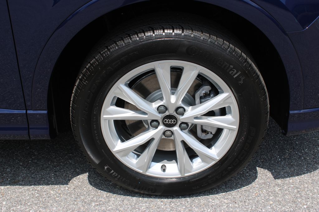 Vehicle image 15 of 54