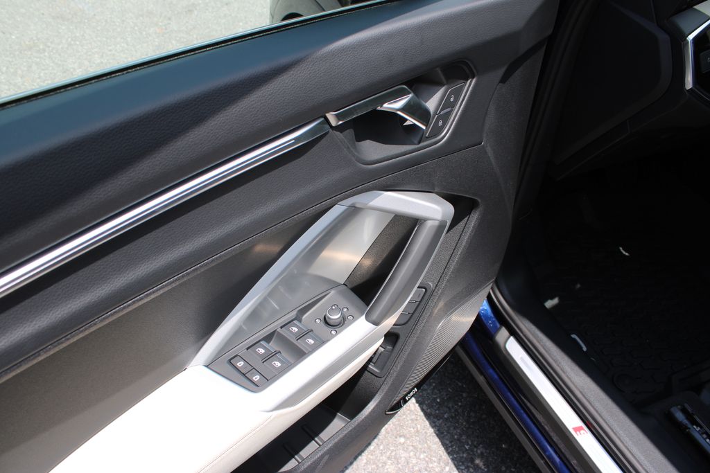 Vehicle image 39 of 54