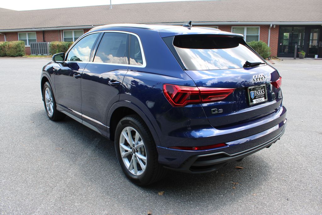 Vehicle image 11 of 54