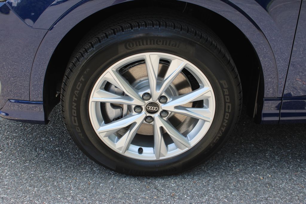 Vehicle image 17 of 54