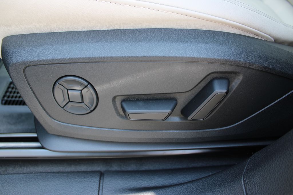 Vehicle image 51 of 54