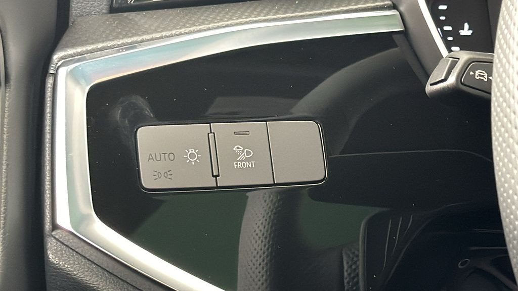 Vehicle image 19 of 41