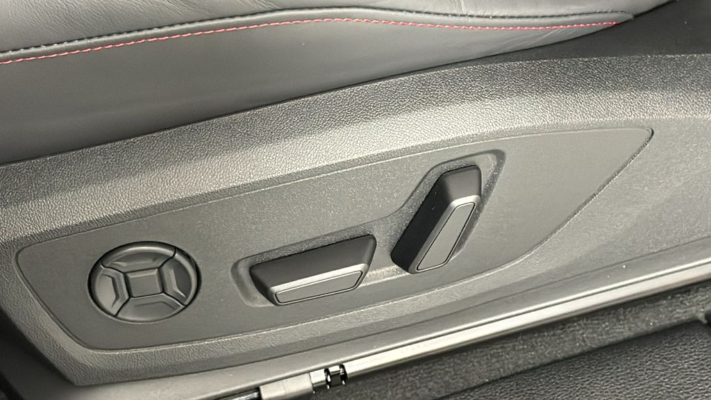 Vehicle image 35 of 41