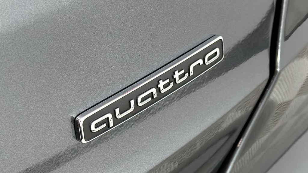 Vehicle image 10 of 41
