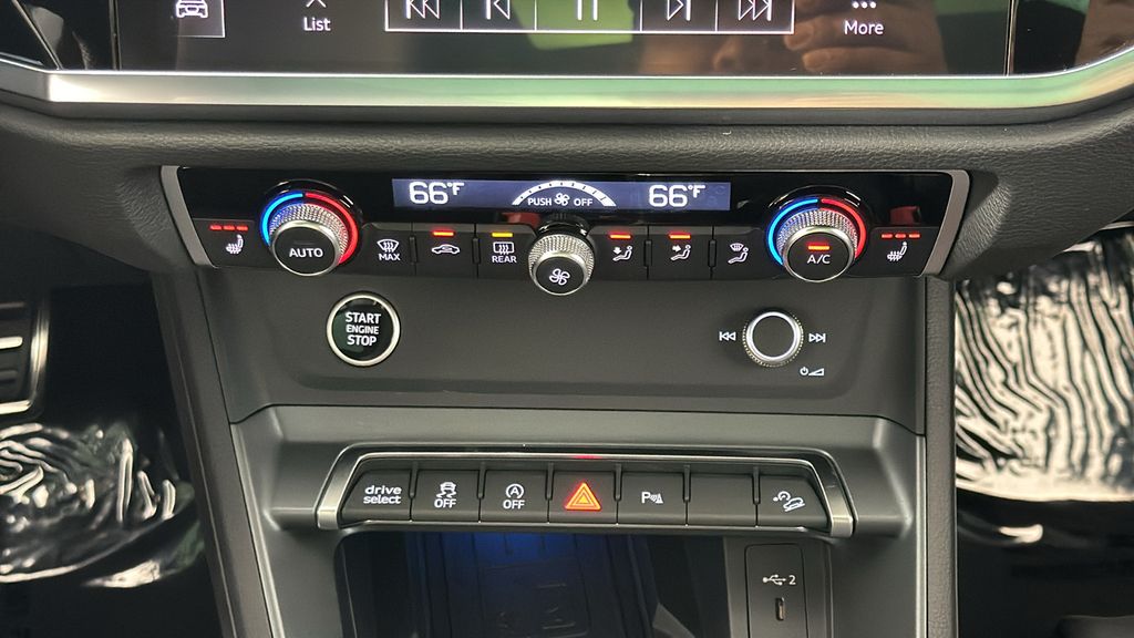Vehicle image 21 of 41