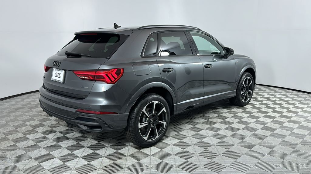 Vehicle image 5 of 41