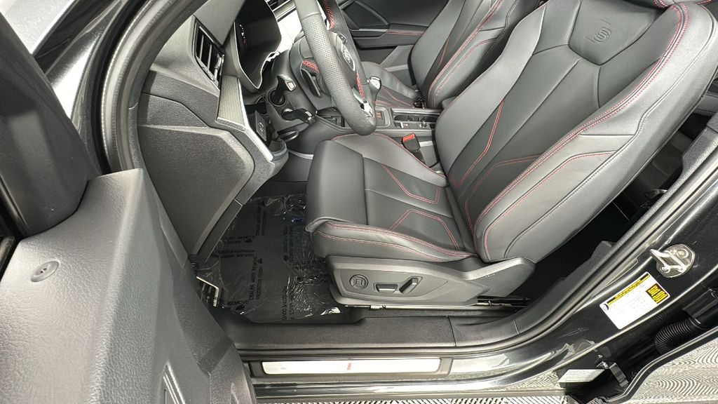 Vehicle image 34 of 41