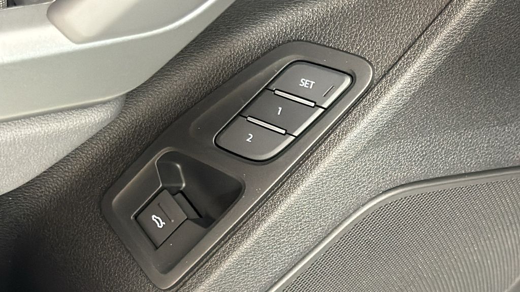 Vehicle image 31 of 41