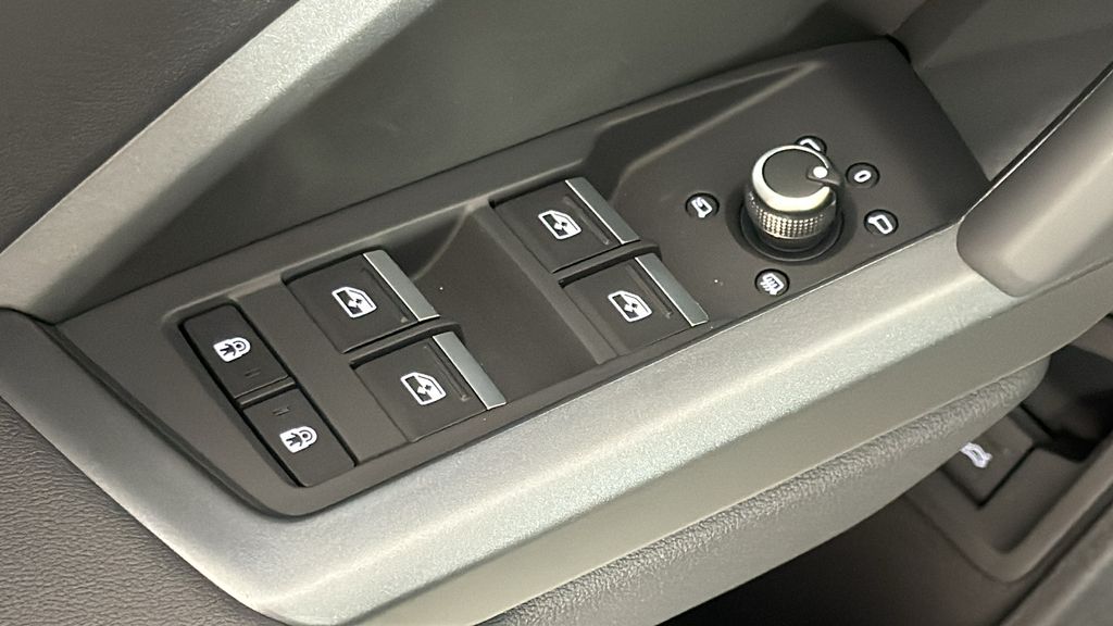 Vehicle image 30 of 41