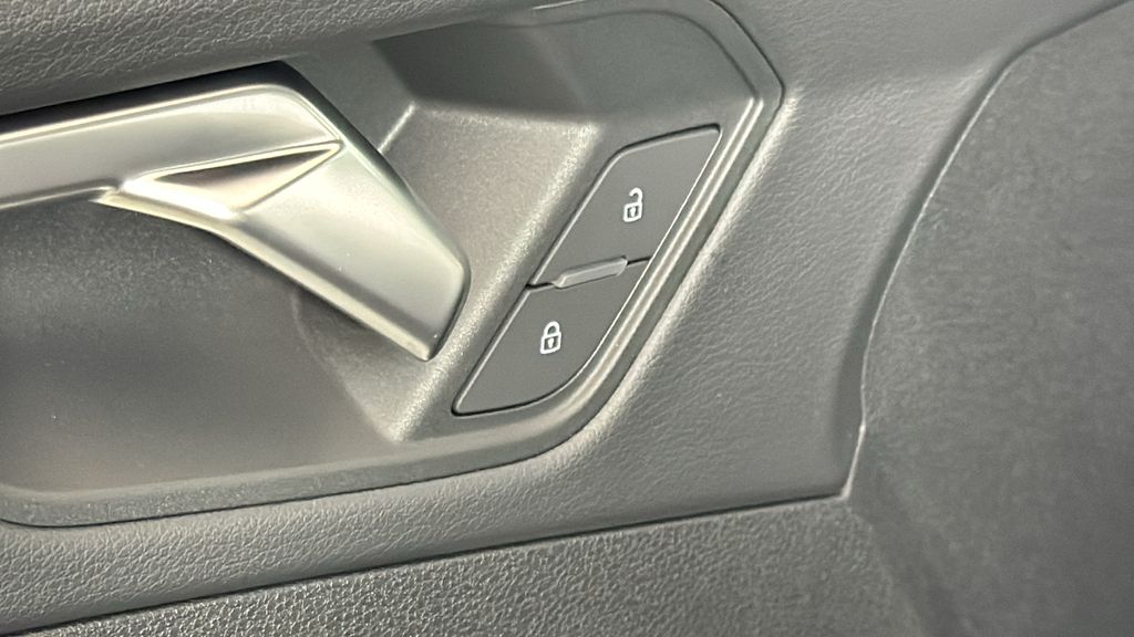 Vehicle image 29 of 41