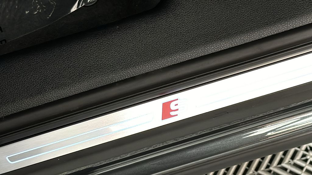 Vehicle image 36 of 41