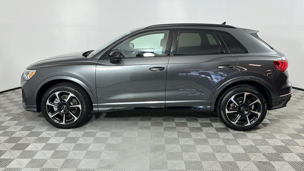Vehicle image 7 of 41