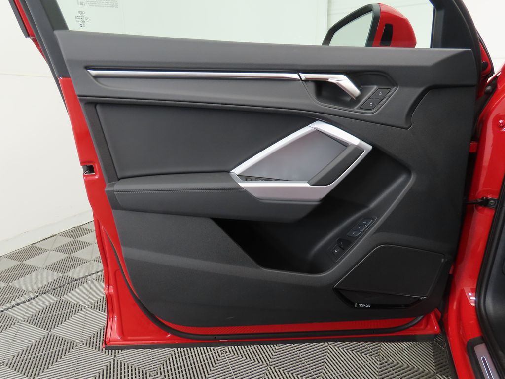 Vehicle image 25 of 33