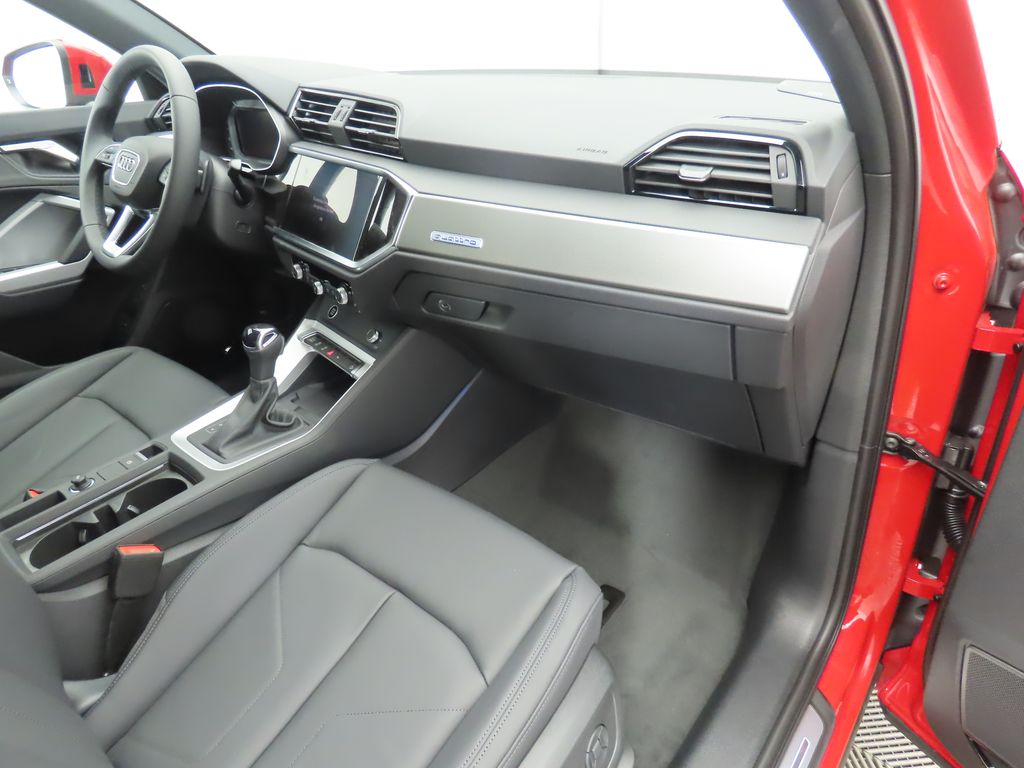 Vehicle image 18 of 33