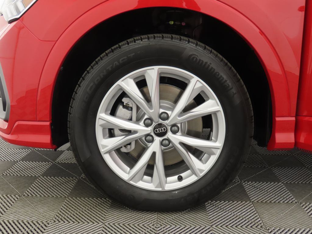 Vehicle image 31 of 33