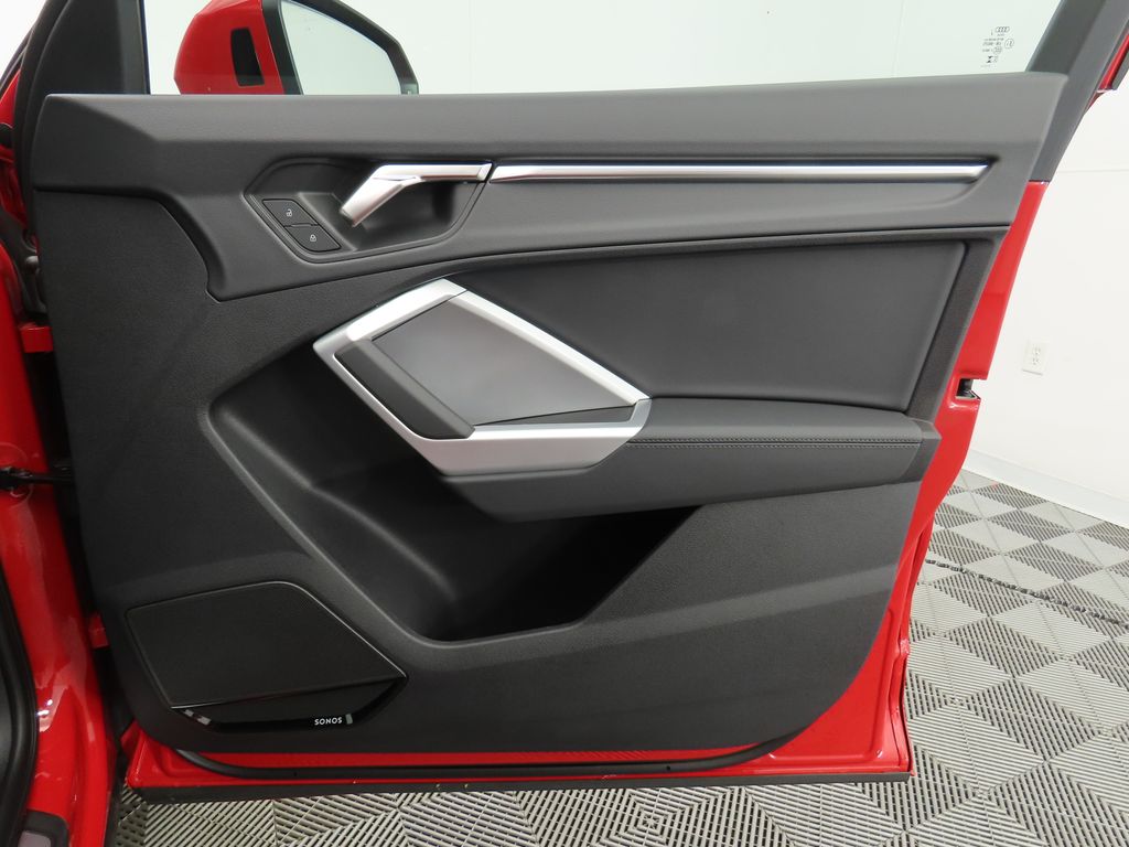 Vehicle image 26 of 33
