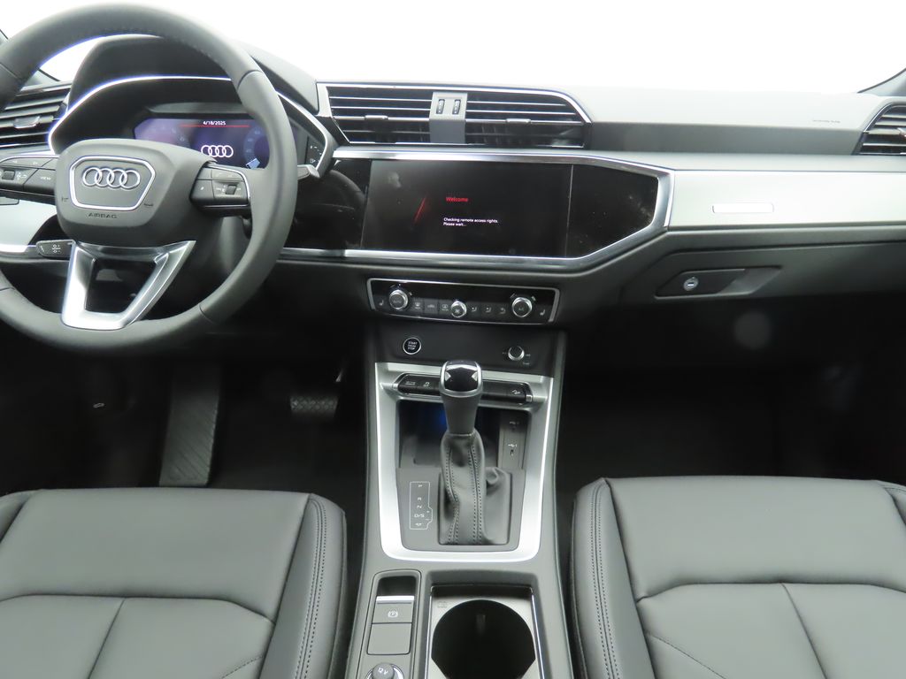 Vehicle image 14 of 33