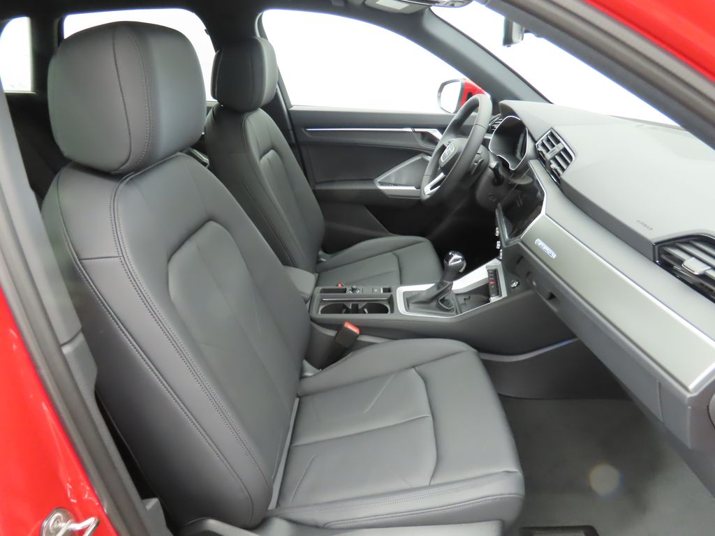 Vehicle image 21 of 33