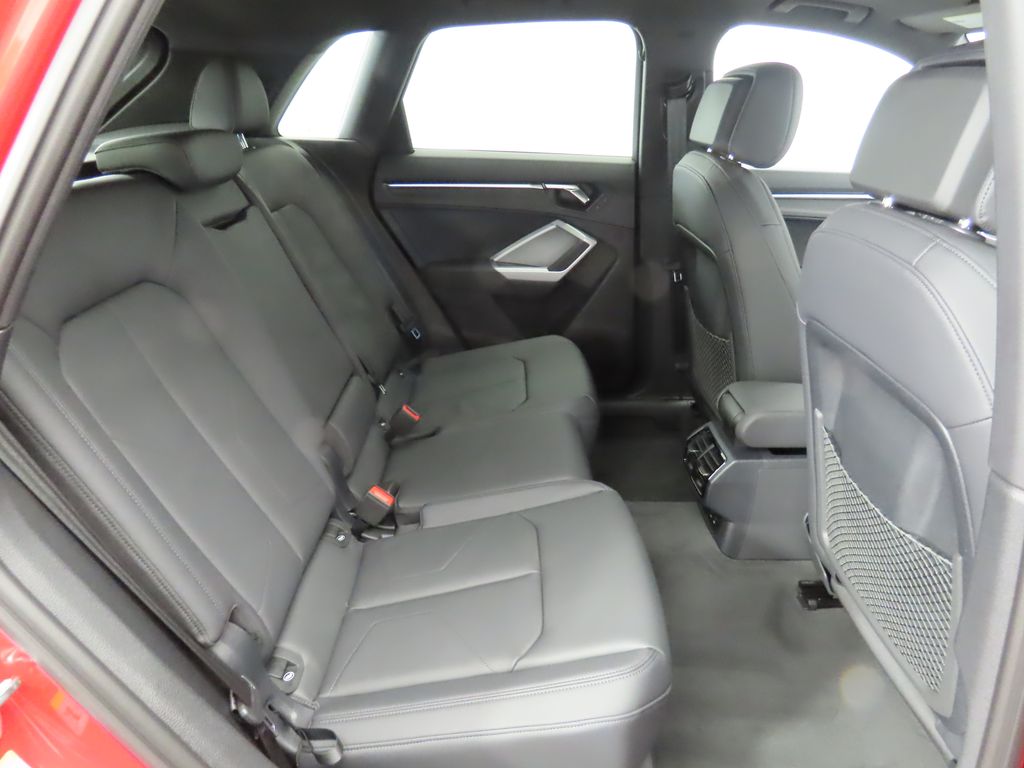 Vehicle image 23 of 33