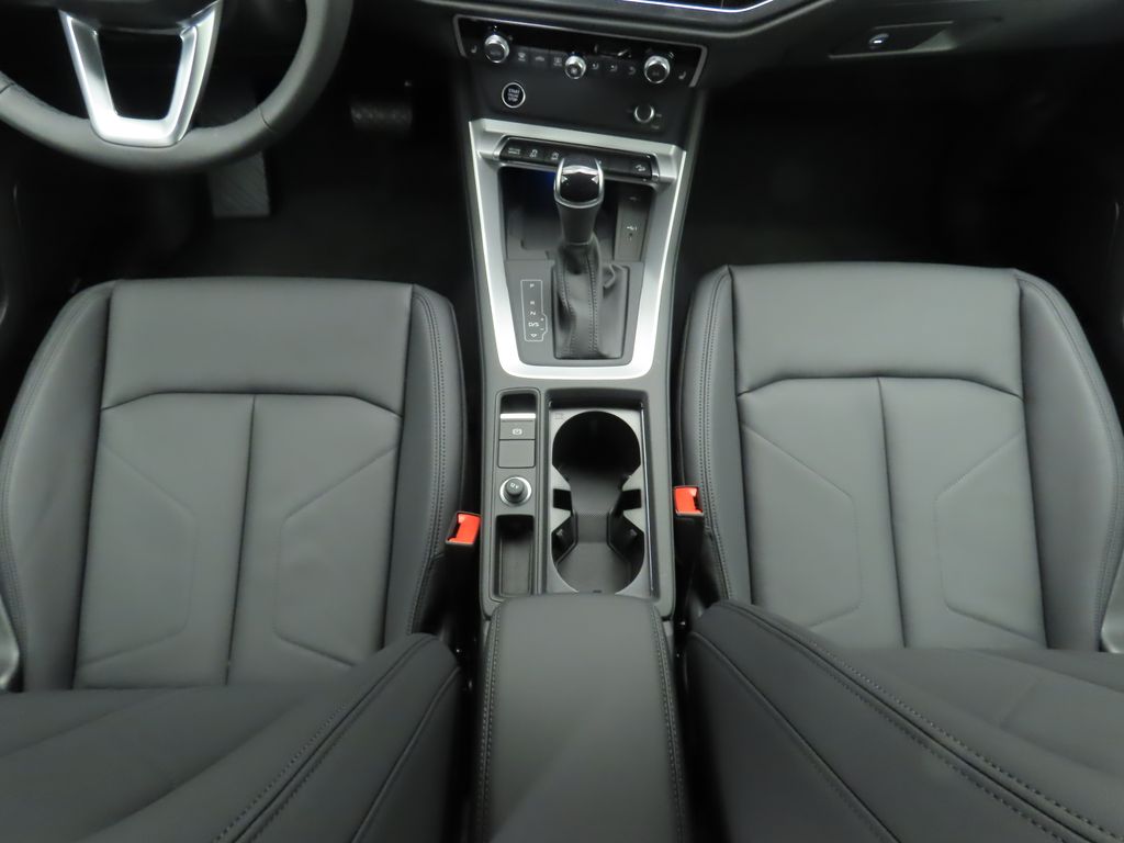 Vehicle image 17 of 33