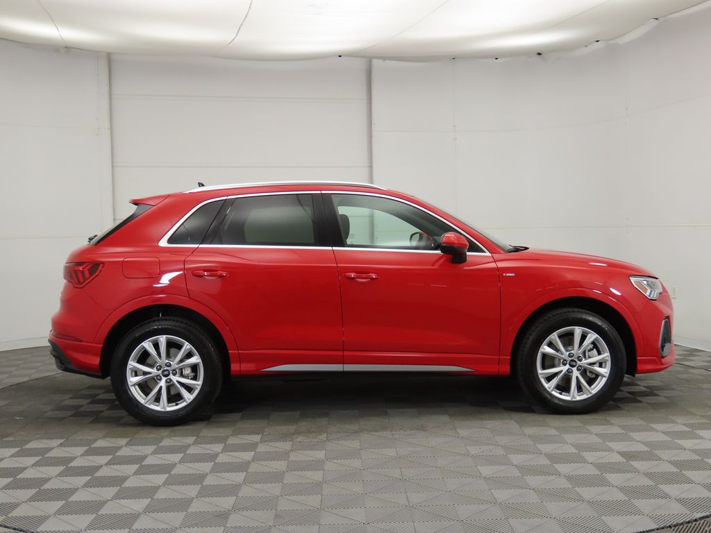 Vehicle image 4 of 33