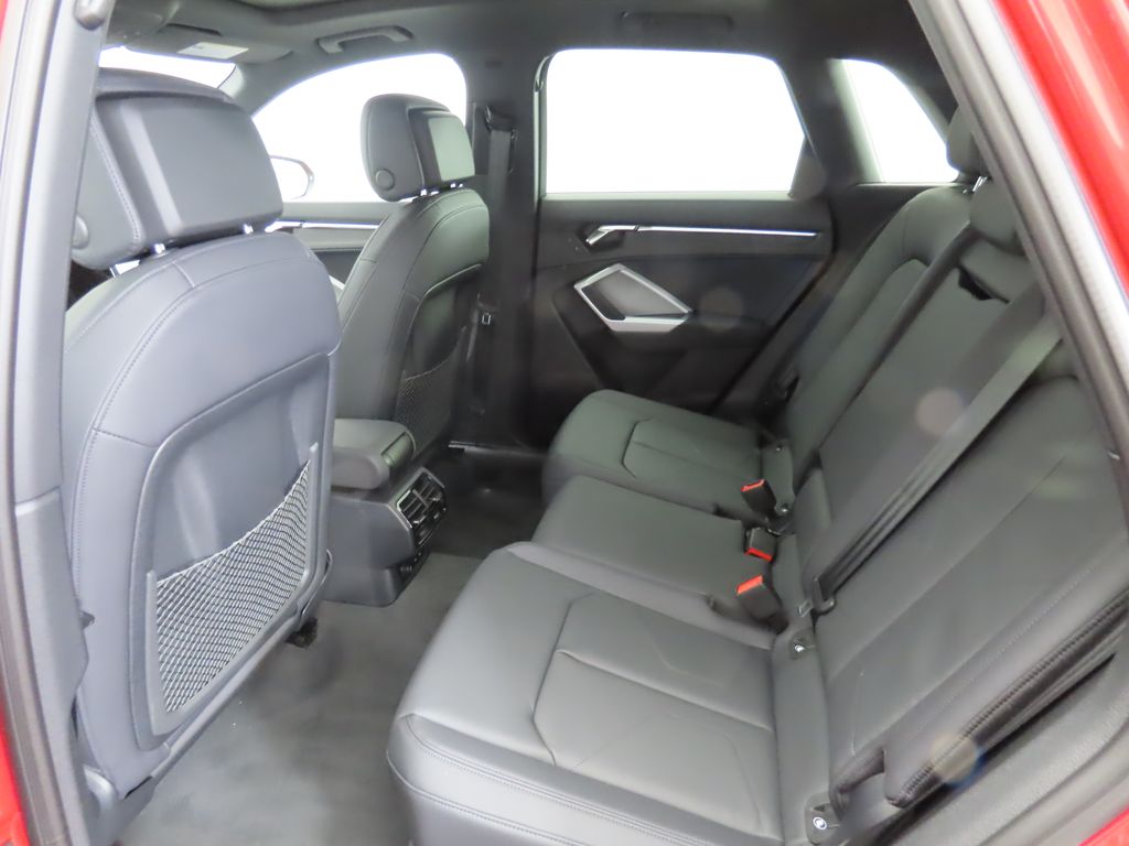 Vehicle image 22 of 33