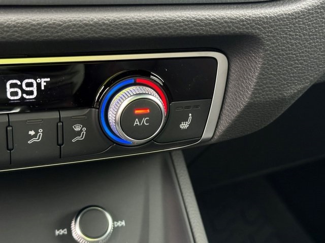 Vehicle image 23 of 28