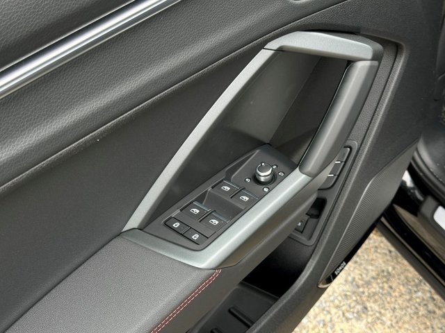 Vehicle image 16 of 28