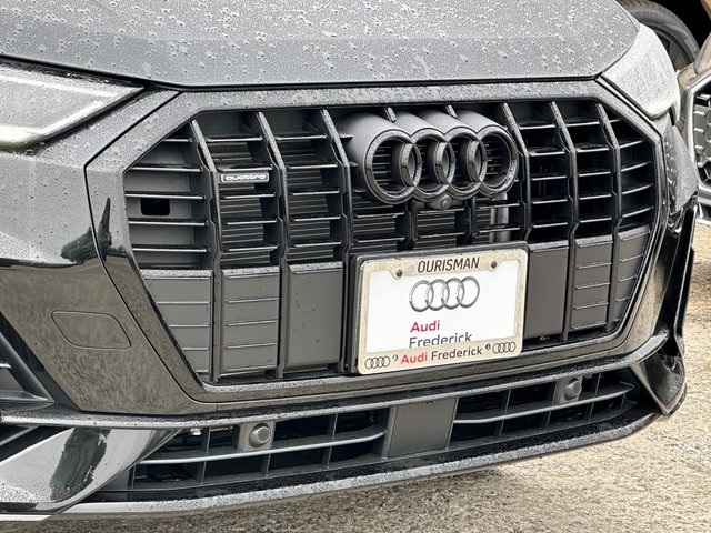 Vehicle image 4 of 28