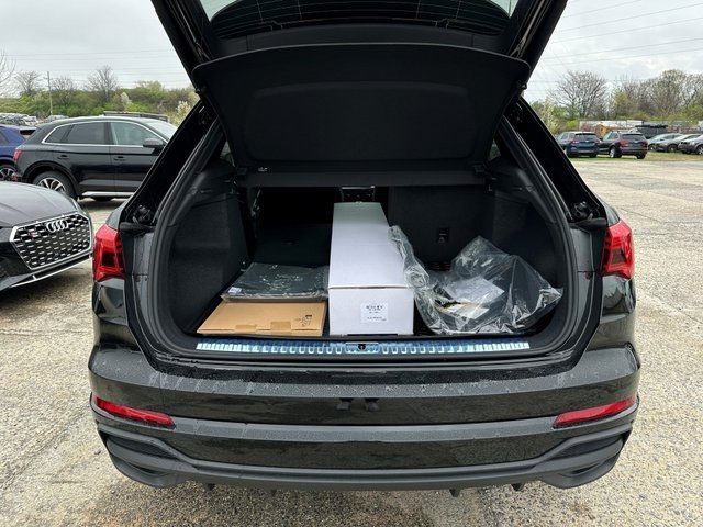 Vehicle image 12 of 28