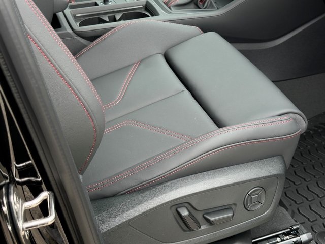 Vehicle image 11 of 28